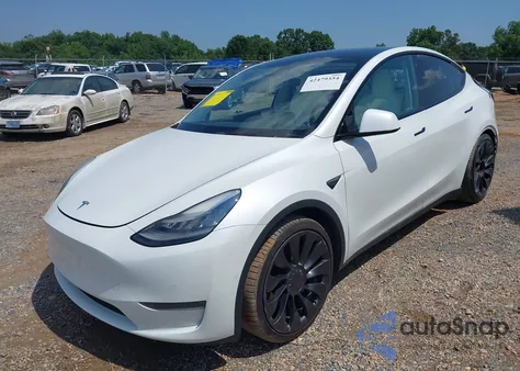 2020 Tesla Model Y Long Range Dual Motor All-Wheel Drive/Performance Dual Motor All-Wheel Drive z USA, uszkodzony, nr VIN 5YJYGDEF9LF046757